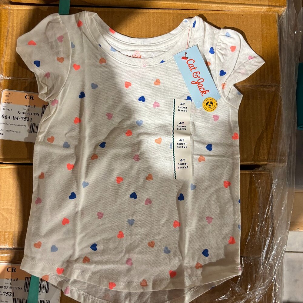Casepack of 12 NWT Cat & Jack Cream Multi-Hearts Shirts